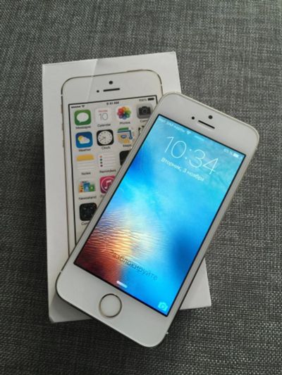 Лот: 6373219. Фото: 1. iPhone 5S Gold ( золотой ) 16Гб... Смартфоны