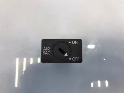 Лот: 21705943. Фото: 1. кнопка airbag Volkswagen Golf... Двигатель и элементы двигателя