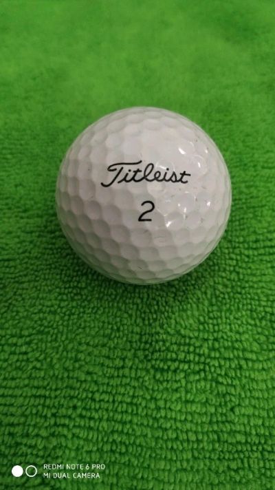 Лот: 14169810. Фото: 1. Мяч для гольфа Titleist. Мячи, ракетки, шайбы, клюшки
