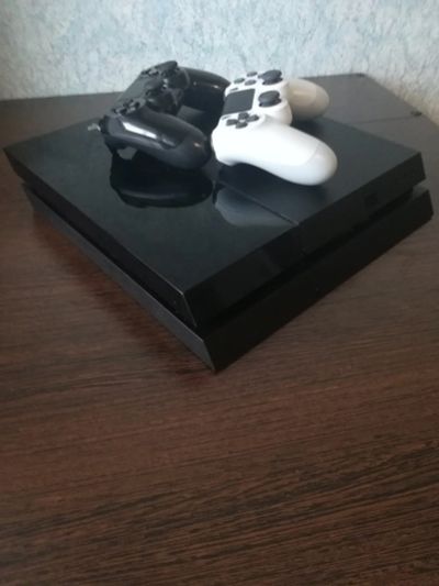 Лот: 14424834. Фото: 1. Sony PlayStation 4, 500гб, два... Игровые приставки, консоли