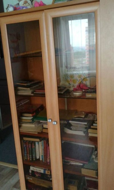Лот: 7939150. Фото: 1. Стеклянный шкаф в идеальном состоянии. Гостиные, стенки, горки