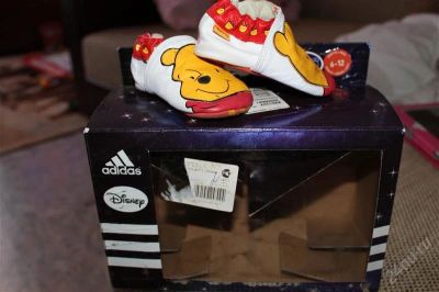 Лот: 2132400. Фото: 1. Пинетки кожаные adidas + слюнявчик. Пинетки