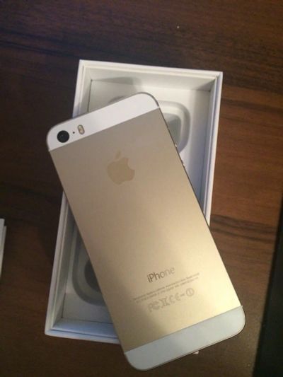 Лот: 4787260. Фото: 1. Продам iPhone 5S Золото 32GB. Смартфоны