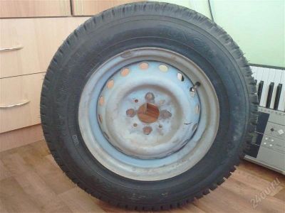 Лот: 2214484. Фото: 1. 2 зимних шипованных колеса в сборе... Шины на дисках