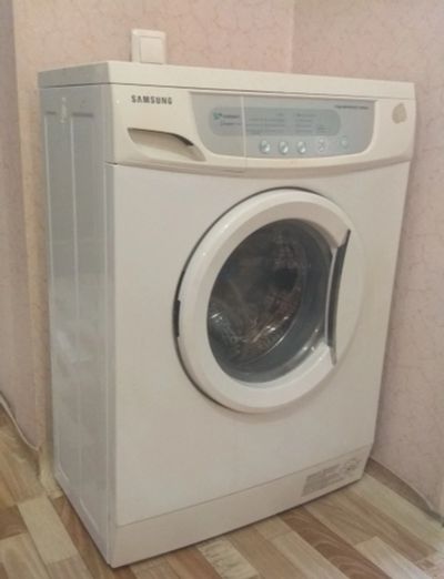 Лот: 12136080. Фото: 1. Стиральная машина Samsung узкая. Стиральные машины