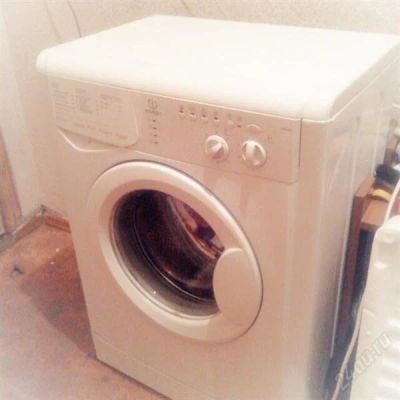 Лот: 2435133. Фото: 1. Стиральная машинка Indesit, состояние... Стиральные машины