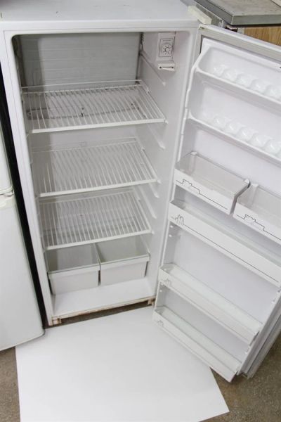 Лот: 3246890. Фото: 1. Б/У Холодильник без морозильной... Холодильники, морозильные камеры