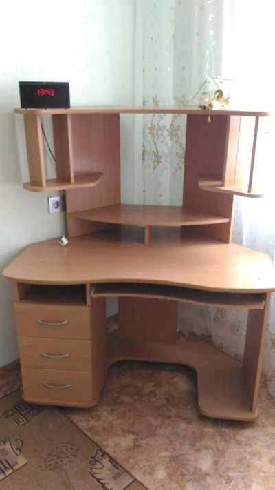 Лот: 8300453. Фото: 1. Стол. Компьютерные и письменные столы