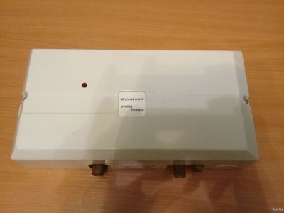 Лот: 13858403. Фото: 1. Водонагреватель проточный Redring... Водонагреватели, бойлеры