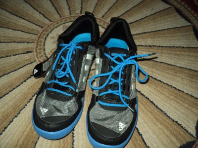 Лот: 4498135. Фото: 1. Кроссовки Adidas Новые с отверстиями... Кеды, кроссовки, слипоны