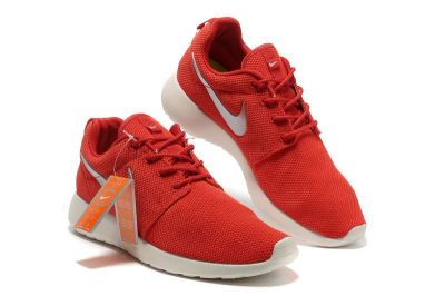 Лот: 3815611. Фото: 1. Nike Rosche Run красные. Кеды, кроссовки, слипоны