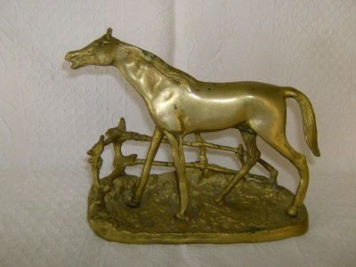 Лот: 10712556. Фото: 1. Старенькая статуэтка - Лошадь... Скульптуры