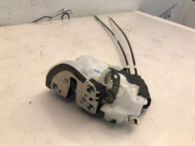 Лот: 21704132. Фото: 1. замок двери Toyota Raize A200A. Двигатель и элементы двигателя