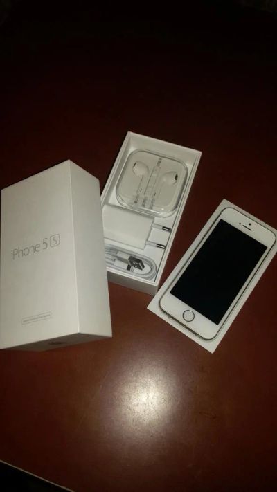 Лот: 6128926. Фото: 1. iPhone 5S 16GB Gold. Смартфоны