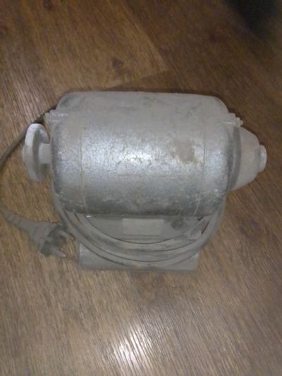 Лот: 17518690. Фото: 1. наждак настольный . небольшого... Электроинструмент