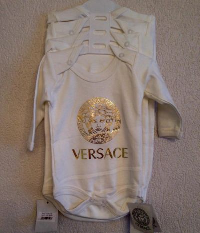 Лот: 6813430. Фото: 1. Боди Versace, р.62. Ползунки, распашонки, слипы