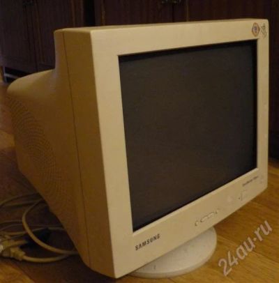 Лот: 560018. Фото: 1. Монитор Samsung 755 DFX - Белый... ЭЛТ-мониторы
