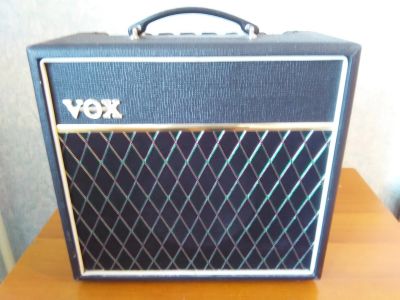 Лот: 12603566. Фото: 1. комбик VOX V9158. Гитарные эффекты и комбоусилители