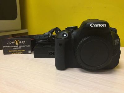 Лот: 10906810. Фото: 1. Зеркальный фотоаппарат Canon EOS... Цифровые зеркальные