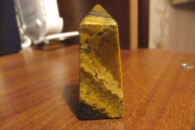 Лот: 4961850. Фото: 1. Обелиск из тигрового глаза. Минералы и окаменелости