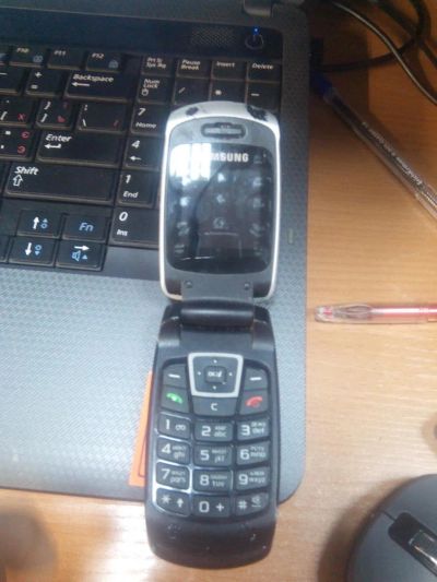 Лот: 11281775. Фото: 1. Телефон Samsung SGH-C260 (13649... Кнопочные мобильные телефоны