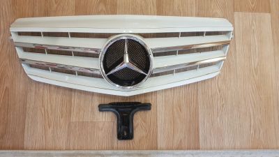 Лот: 12575683. Фото: 1. Решетка радиатора на Mercedes... Кузов