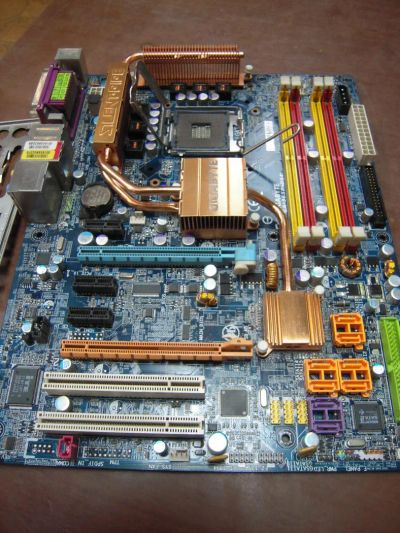 Лот: 6834486. Фото: 1. Материнская плата Gigabyte GA-965P-DS4... Материнские платы