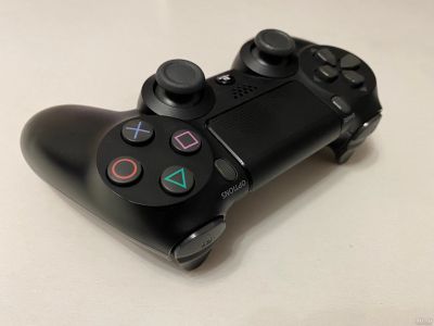 Лот: 18571493. Фото: 1. Геймпад DualShock 4 v2 оригинал. Аксессуары для игровых приставок, консолей, геймпады