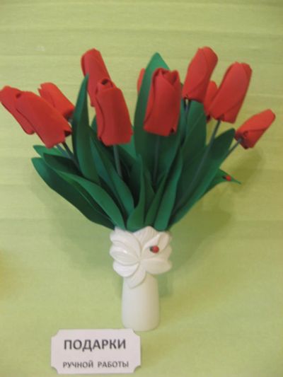 Лот: 9130253. Фото: 1. Тюльпаны красные 11шт. с божьими... Букеты из конфет, игрушек