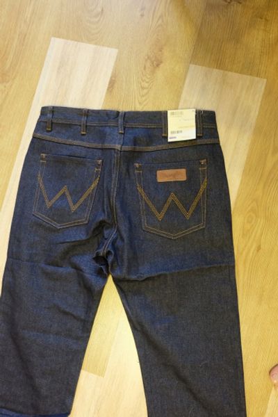 Лот: 16226202. Фото: 1. Джинсы мужские Wrangler Alaska... Брюки, джинсы, шорты