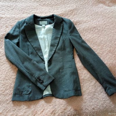 Лот: 13318409. Фото: 1. Жакетик H&M р.42. Пиджаки, жакеты, жилеты