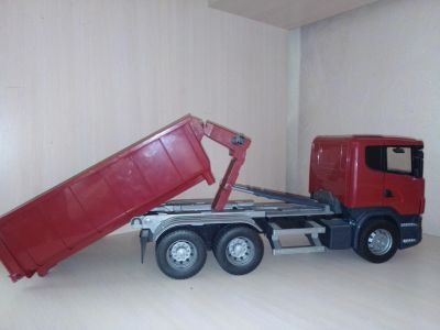 Лот: 17209484. Фото: 1. Bruder Scania самосвал-контейнеровоз. Машины и техника