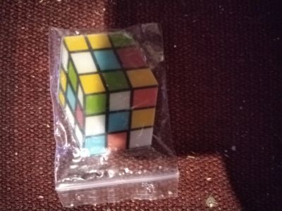 Лот: 21060217. Фото: 1. Значок Кубик-рубик. Сувенирные