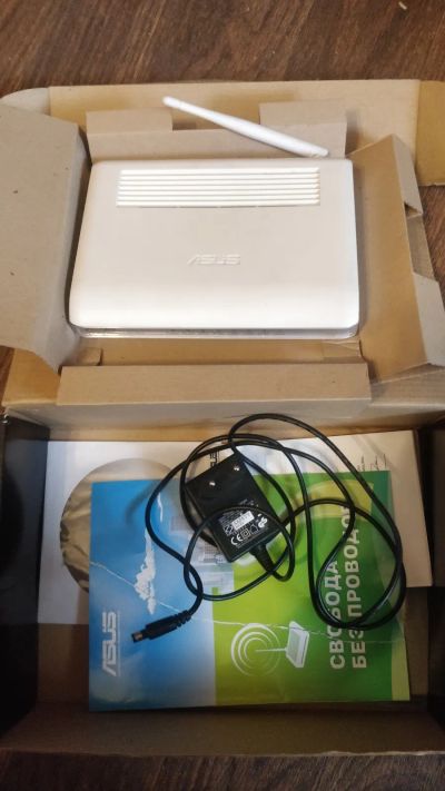 Лот: 25669277. Фото: 1. WiFi-центр ASUS RT-G32, отваливается. Маршрутизаторы (роутеры)