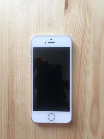 Лот: 10183705. Фото: 1. Iphone 5s (оригинал рст) + бонусом... Смартфоны