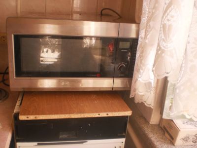 Лот: 3315625. Фото: 1. Микроволновая печь с грилем и... Микроволновки, мини-печи