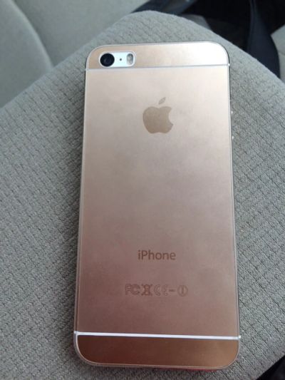 Лот: 6289136. Фото: 1. iPhone 5s gold. Смартфоны