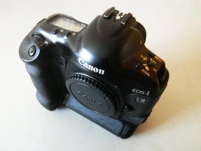 Лот: 7089409. Фото: 1. Фотоаппарат CANON 1V с пробегом... Плёночные зеркальные