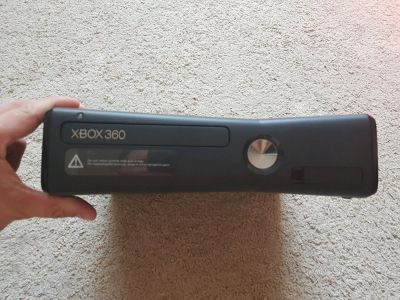 Лот: 11912575. Фото: 1. Xbox 360 slim + 1 беспроводной... Игровые приставки, консоли