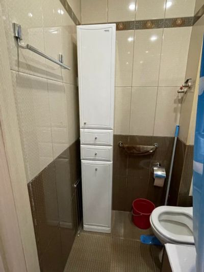 Лот: 20277137. Фото: 1. Шкафчик в ванную узкий. Мебель для ванной комнаты