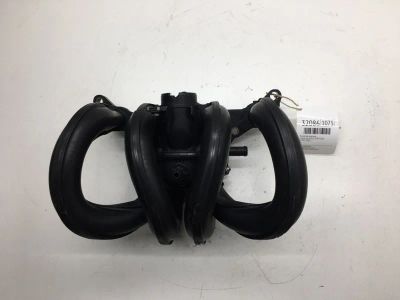 Лот: 20386023. Фото: 1. Коллектор впускной Toyota Vitz... Двигатель и элементы двигателя