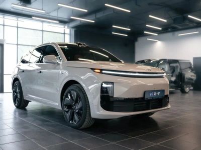 Лот: 25673033. Фото: 1. Внедорожник LiXiang L6 2025. Автомобили