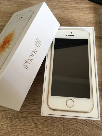 Лот: 10175484. Фото: 1. iphone SE 32 gb золотой. Продажа... Смартфоны