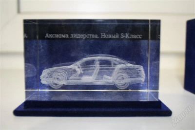 Лот: 1141435. Фото: 1. Стеклянный куб, гравировка Mercedes... Сувенирные мелочи
