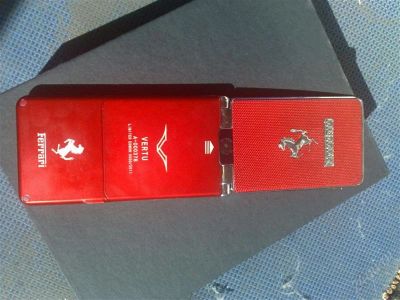 Лот: 989965. Фото: 1. VERTU Ferrari. Кнопочные мобильные телефоны