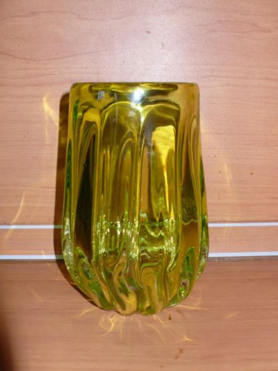 Лот: 841684. Фото: 1. ваза зеленое стекло. Вазы