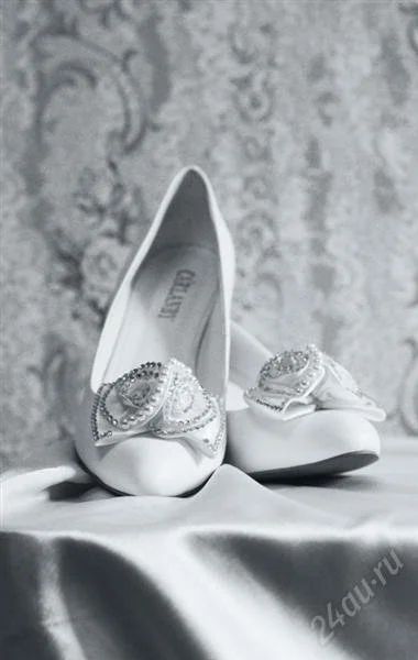 Лот: 2040978. Фото: 1. Белые свадебные туфельки!. Другое (свадебная мода)