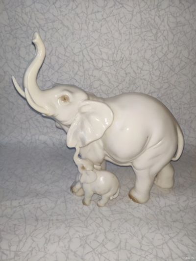 Лот: 17306102. Фото: 1. Мать и слонёнок 26/24 см Полистоун... Фигурки, статуэтки