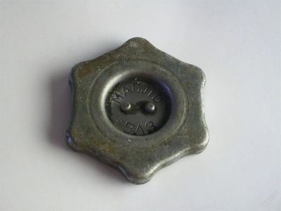 Лот: 2949845. Фото: 1. Крышка масла. Другое (автозапчасти)