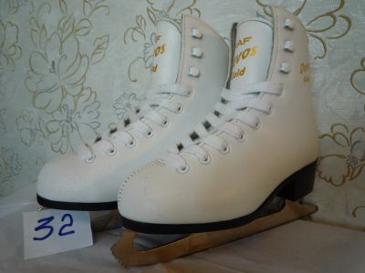 Лот: 14493679. Фото: 1. Коньки фигурные Graf Davos Gold... Коньки